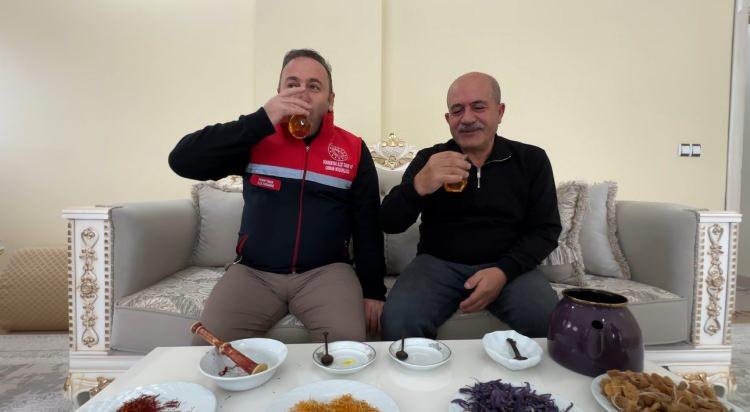 <p><span style="color:#A52A2A"><strong>HAKKARİ'YE YENİ BİR GELİR KAPISI ARALADI&nbsp;</strong></span></p>

<p>&nbsp;</p>

<p>Y&uuml;ksek katma değerli bu &uuml;r&uuml;nlerin yaygınlaşmasıyla Hakkari tarımında yepyeni bir gelir kapısı aralanmış oldu.</p>
