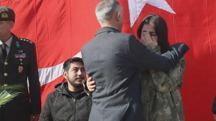 Yapılan iyiliği hi&ccedil;bir zaman unutmadı! 3 yıldır sakladığı emanetin sahibiyle buluştular...