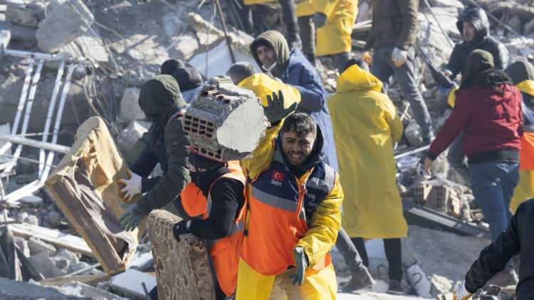 <p>Depremler Kahramanmaraş ile Hatay, Adıyaman, Gaziantep, Malatya, Kilis, Diyarbakır, Adana, Osmaniye, Şanlıurfa ve Elazığ'ı vurdu.</p>
