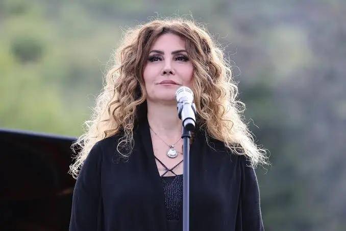 <p><strong>"İnsan İnsan", "Al Y&uuml;reğim Senin Olsun" ve "Mağusa Limanı" gibi şarkılarıyla tanınan &uuml;nl&uuml; sanat&ccedil;ı Seranad Bağcan, dolandırıcıların hedefi oldu</strong></p>
