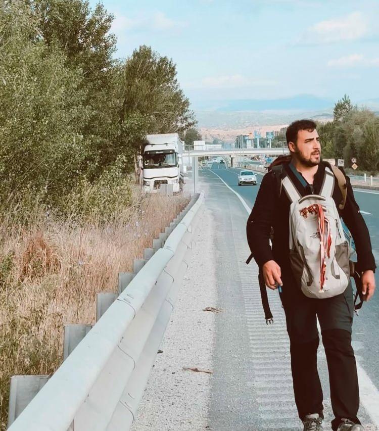 <p><strong>"Yunus Seyyah" takma adıyla a&ccedil;tığı sosyal medya hesabında otostopla T&uuml;rkiye'yi gezdiği anlara ait kısa videolar paylaşarak geniş bir takip&ccedil;i kitlesine ulaşan Yunus Okan hakkında dolandırıcılık iddiaları ortaya atıldı.</strong></p>
