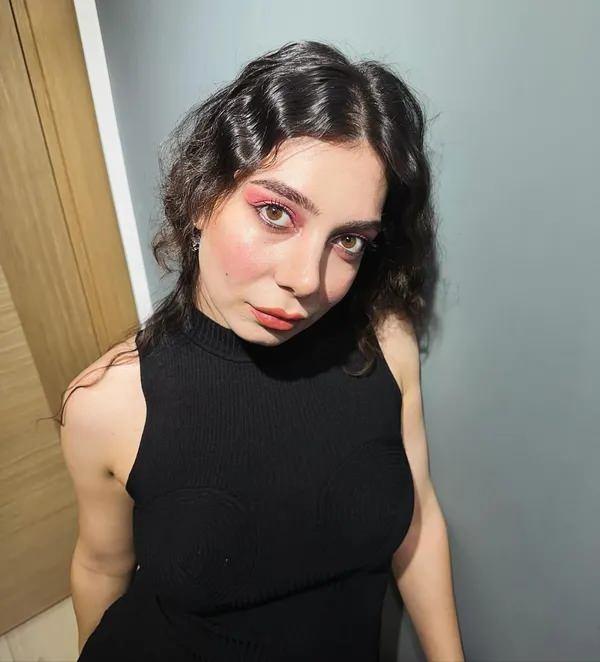 <p><strong>Bu h&uuml;z&uuml;nl&uuml; paylaşım, sosyal medyada kısa s&uuml;rede g&uuml;ndem olurken Demir'e &ccedil;ok sayıda taziye mesajı iletildi.</strong></p>
