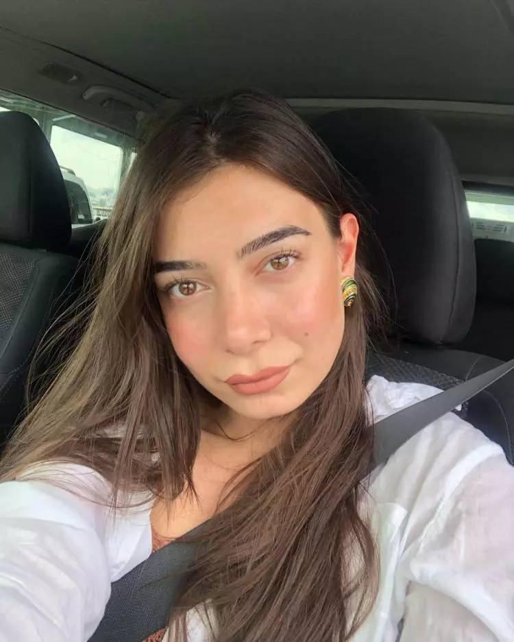 <p><span style="color:#B22222"><strong>"ZORLU SEVDAM HOŞ&Ccedil;A KAL"</strong></span></p>
