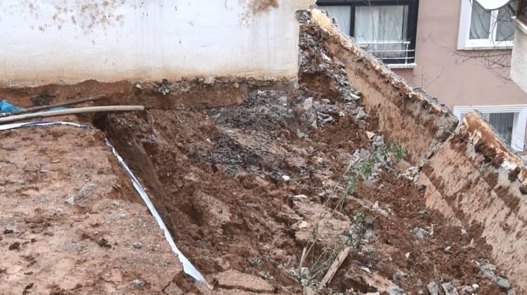 <p>Hepimiz tedbir ama&ccedil;lı tahliye ettik. &Ccedil;ocuklar, bina sakinleri hep korktular.&nbsp;</p>
