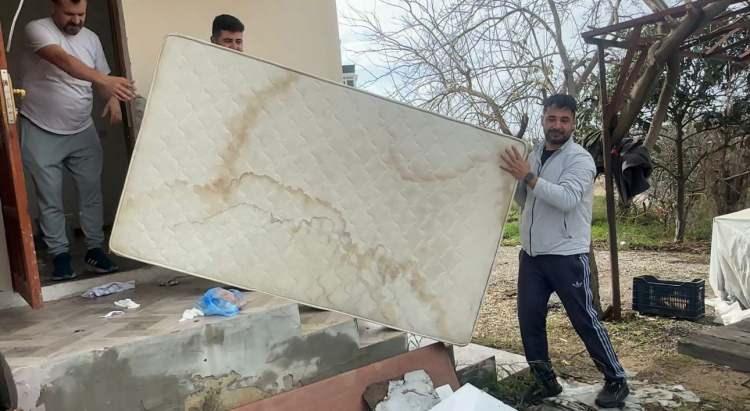 Antalya'da personele tepesi atan patron lojmandaki t&uuml;m eşyaları yaktı!