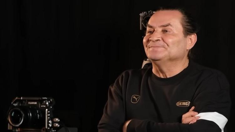 <p><strong>Arayan kişinin, &Ccedil;ağlayan'a "hasarsızlık i&ccedil;in dava a&ccedil;mak ister misiniz?" şeklinde bir soru y&ouml;nelttiği ve Av. Ebrar Erkul'a vekalet vermelerini talep ettiği &ouml;ğrenildi. Noterden vekaleti veren &uuml;nl&uuml; isim, kısa bir s&uuml;re sonra sigorta şirketinin ger&ccedil;ek avukatı tarafından arandığında b&uuml;y&uuml;k bir şok yaşadı.</strong></p>
