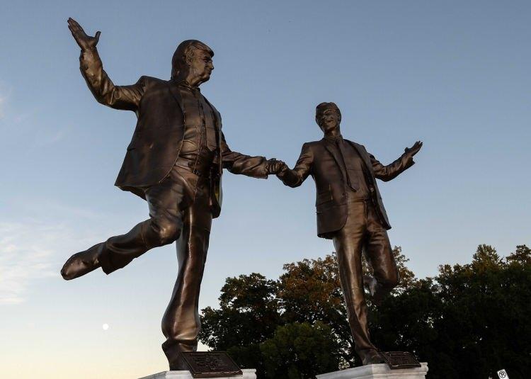 <p>Herkes 2019'da g&uuml;ndeme gelen&nbsp; Epstien dosyasını konuşurken dağın arkasındaki karanlık y&uuml;zler kapatılmak isteniyor...&nbsp;</p>
