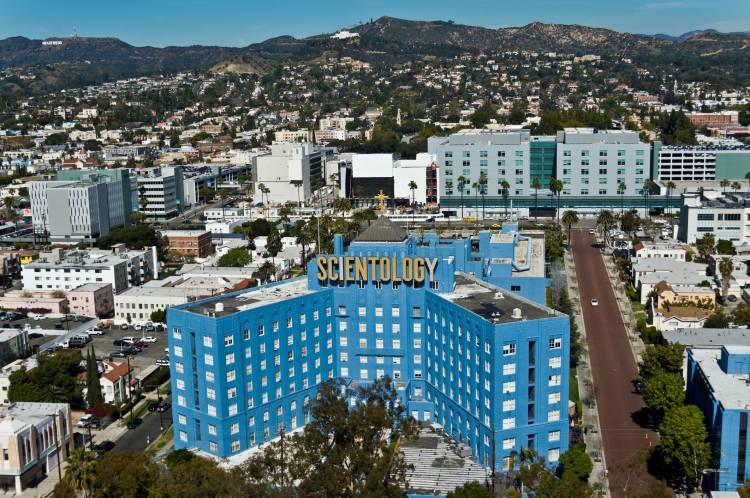 <p>Resmi olarak "din" stat&uuml;s&uuml;nde kabul edilen Scientology, &ouml;zellikle Batı'da yoğun tartışma konusu. Uzmanlar yapının bir dolandırıcılık ve istismar zinciri olduğu konusunda uyarılarda bulunuyor.</p>
