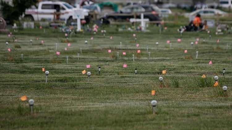 <p><span style="color:#B22222"><strong>KANADA'DA&nbsp;</strong><strong>TOPLU MEZARLARDAN&nbsp;</strong><strong>BEBEKLER &Ccedil;IKTI</strong></span></p>
