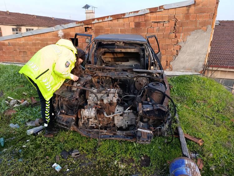 <p>Kaporta ustasının ise<span style="color:rgb(165, 42, 42)"><strong><em>&nbsp;2 yıl &ouml;nce hayatını kaybettiği belirtildi.</em></strong></span></p>
