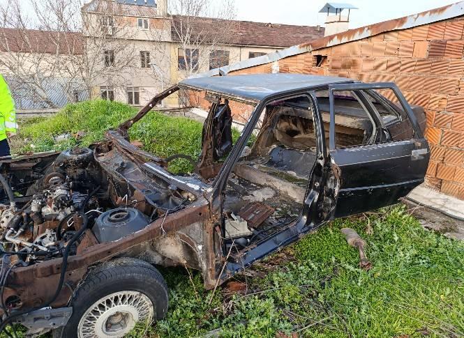 <p><span style="color:#A52A2A"><strong>20 YILDIR &Ccedil;ATIDA&nbsp;</strong></span></p>

<p>&nbsp;</p>

<p>Otomobilin 20 yıldır &ccedil;atıda olduğu ortaya &ccedil;ıktı.</p>
