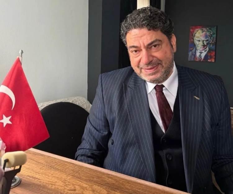 <p><strong>Ge&ccedil;tiğimiz hafta kalp krizi ge&ccedil;irdiği ş&uuml;phesiyle acil olarak hastaneye kaldırılan &uuml;nl&uuml; şarkıcı Hakan Taşıyan'ın sağlık durumu ile ilgili menajeri a&ccedil;ıklama yaptı.</strong></p>
