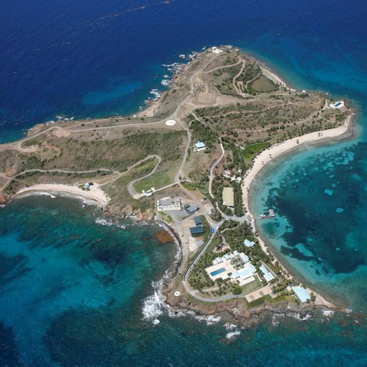 <p>ABD Adalet Bakanlığı&rsquo;nın altı haftalık gecikmenin ardından ve sans&uuml;rl&uuml; şekilde kamuoyuna sunduğu, pedofili su&ccedil;lamalarıyla bilinen Jeffrey Epstein&rsquo;e ait 3 milyonu aşkın belge ile binlerce video ve 100 binden fazla fotoğraf, g&uuml;ndemi adeta sarstı.</p>

<p>&nbsp;</p>
