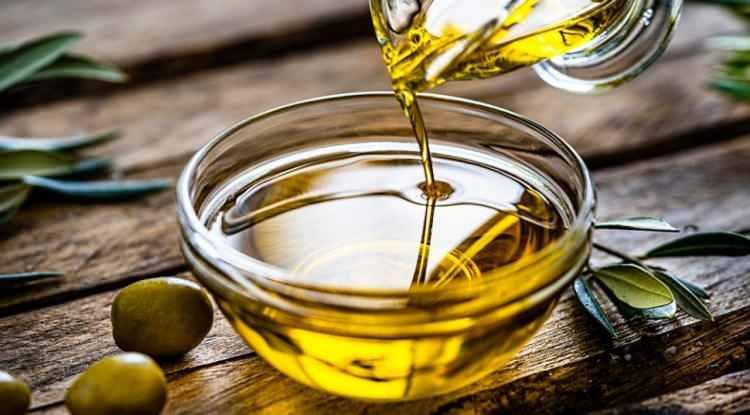 <p><strong>Son olarak avokado ve zeytinyağının, cilt sağlığını &uuml;zerindeki etkisi de olduk&ccedil;a g&uuml;&ccedil;l&uuml;d&uuml;r.</strong></p>
