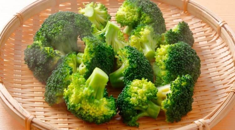 <p><span style="color:#FF0000"><strong>SEBZE T&Uuml;KETİMİNİ ARTIRIN</strong></span></p>

<p><strong>Cilt sağlığı i&ccedil;in bazı sebzelerin t&uuml;ketimine ağırlık vermeniz, faydalı etkileri beraberinde getirecektir.&nbsp; A vitamini, C vitamini ve &ccedil;inko a&ccedil;ısından zengin olab brokoli, cildin kurumasını ve kırışıklık oluşumunu minimuma indirir.&nbsp;</strong></p>
