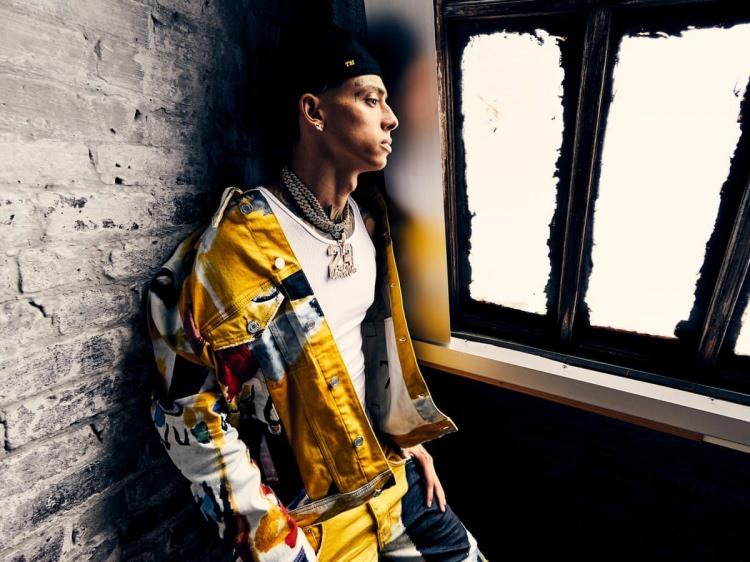 <p><span style="color:#FF0000"><strong>"HOŞ GELDİN KARDEŞİM"</strong></span></p>

<p><strong>Videoda yer alan arkadaşlarının Central Cee'yi tebrik ettiği anlar kısa s&uuml;rede viral olurken, &uuml;nl&uuml; ismin hayranları "İslam'a hoş geldin kardeşim", "İslam ile şereflendin", "Hoş geldin M&uuml;sl&uuml;man kardeşim" gibi binlerce yorum yaptı.</strong></p>
