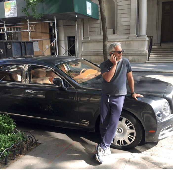 <p><span style="color:#B22222"><strong>BENTLEY</strong></span></p>
