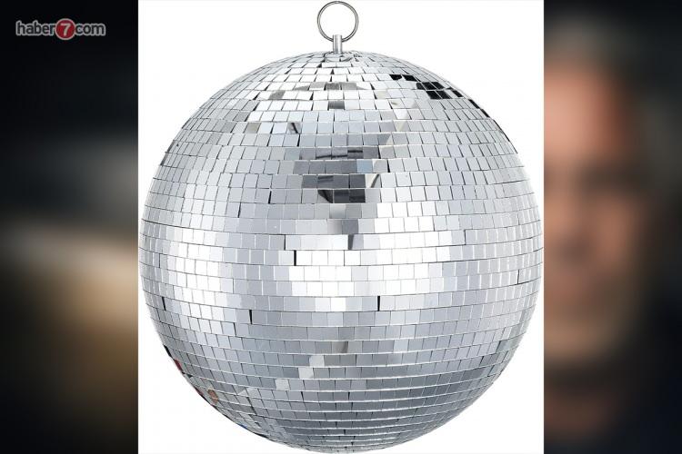 <p><strong><span style="color:#A52A2A">DİSKO TOPU&nbsp;</span> |&nbsp; 82 DOLAR</strong></p>
