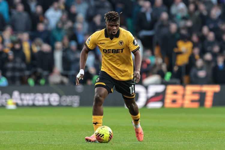 <p>Beşiktaş, uzun s&uuml;redir g&ouml;r&uuml;şmelerini s&uuml;rd&uuml;rd&uuml;ğ&uuml; Emmanuel Agbadou transferinde sona yaklaştı. Agbadou'yla 4.5 yıllık s&ouml;zleşme imzalayacak siyah-beyazlı ekip, bonservis bedeli olarak 17 milyon Euro &ouml;deyecek. (AKŞAM)</p>
