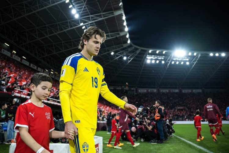 <p>Galatasaray, Wolfsburg forması giyen Mattias Svanberg'le prensipte anlaştı. Satın alma opsiyonlu kiralama form&uuml;l&uuml;yle anlaşma sağlanırken transferin kısa s&uuml;re i&ccedil;inde sonu&ccedil;lanması bekleniyor. (S&Ouml;ZC&Uuml;)</p>
