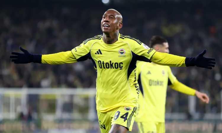 <p>Bunun yanı sıra i&ccedil; transfere de yoğun mesai harcayan Sarı-lacivertliler, bir yandan Anderson Talisca ile g&ouml;r&uuml;şmeler yapıyor.</p>
