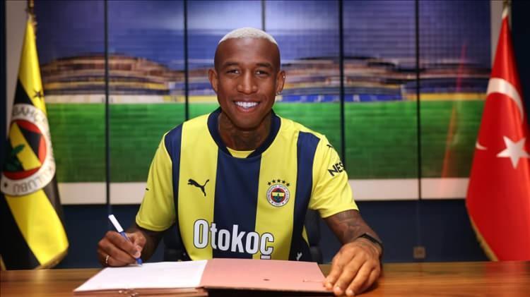 <p>Bir&ccedil;ok takımın Talisca ile ilgilendiği aktarılırken, yıldız futbolcunun yine de kariyerini Fenerbah&ccedil;e'de s&uuml;rd&uuml;rmek istediği ileri s&uuml;r&uuml;ld&uuml;.</p>
