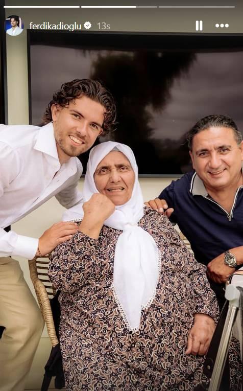 <p><strong>&Uuml;nl&uuml; futbolcunun bu paylaşımına&nbsp;başta Fenerbah&ccedil;eli taraftarlar olmak &uuml;zere &ccedil;ok sayıda futbolsever ve sosyal medya kullanıcısı&nbsp;tarafından başsağlığı mesajı g&ouml;nderildi.</strong></p>
