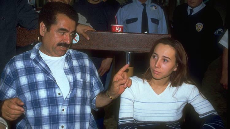 <p><strong>Uzun yıllardır k&uuml;s olan &uuml;nl&uuml; sanat&ccedil;ı İbrahim Tatlıses ve Asena, yeni yılda aralarındaki buzları eriterek barışma kararı almıştı.&nbsp;</strong></p>
