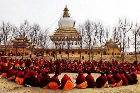 <p><span style="color:#B22222"><strong>KENDİNİ KURBAN ETME</strong></span></p>
