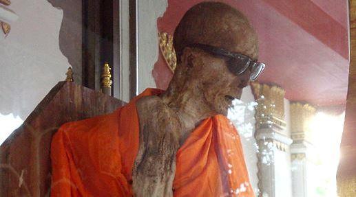 <p>Nadir olsa da, Tibetli keşişlerin yanlış olduğunu d&uuml;ş&uuml;nd&uuml;kleri bir şeyi protesto ama&ccedil;lı kendilerini yakarak kurban ettiği biliniyor. Bu korkutucu ve rahatsız edici rit&uuml;el, Vietnam Savaşı sırasında Budist keşişler tarafından da uygulanmıştır.</p>

<p>&nbsp;</p>
