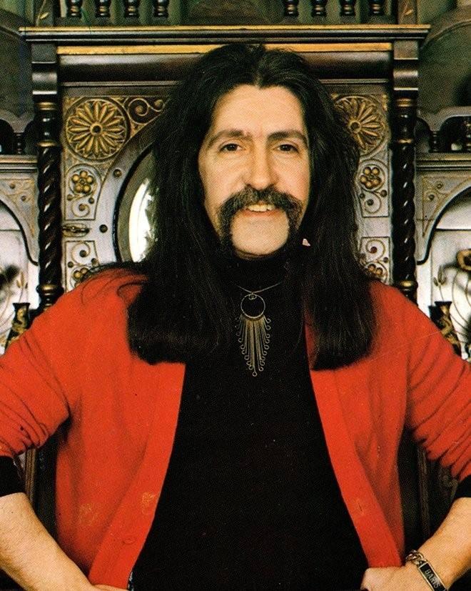 <p><strong>7'den 77'ye herkesi b&uuml;y&uuml;leyen Barış Man&ccedil;o&rsquo;nun anısına, onun m&uuml;ziğini birlikte yaşatalım.&nbsp;</strong></p>
