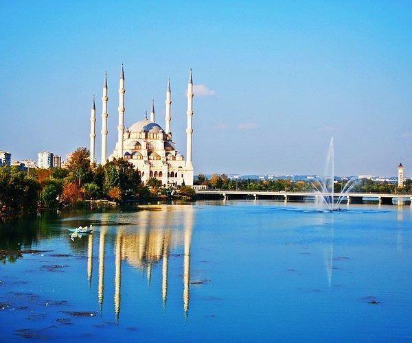 <p><span style="color:#B22222"><strong>ADANA</strong></span></p>

<p>Sıklıkla G&uuml;neydoğu ile karışıyor.</p>

<p>Adana, Akdeniz B&ouml;lgesi'ne bağlı.</p>
