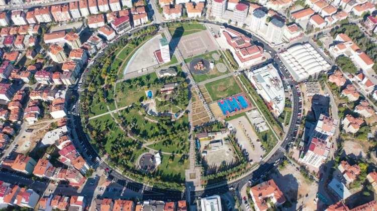 <p><span style="color:#B22222"><strong>UŞAK</strong></span></p>

<p>İ&ccedil; Anadolu sanılan şehirlerden.</p>

<p>Uşak, Ege B&ouml;lgesi'ne bağlı.</p>
