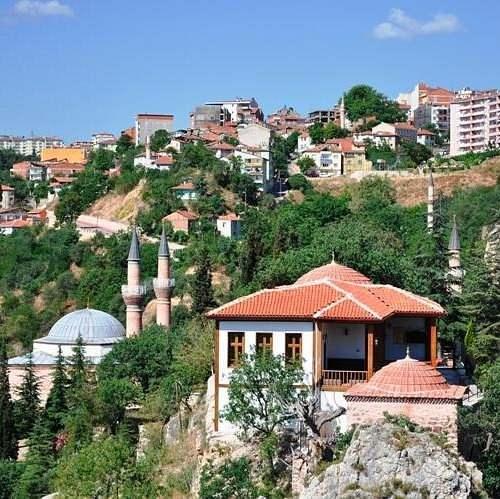 <p><span style="color:#B22222"><strong>BİLECİK</strong></span></p>

<p>Marmara mı İ&ccedil; Anadolu mu?</p>

<p>Bilecik, Marmara B&ouml;lgesi'nde yer alıyor.</p>
