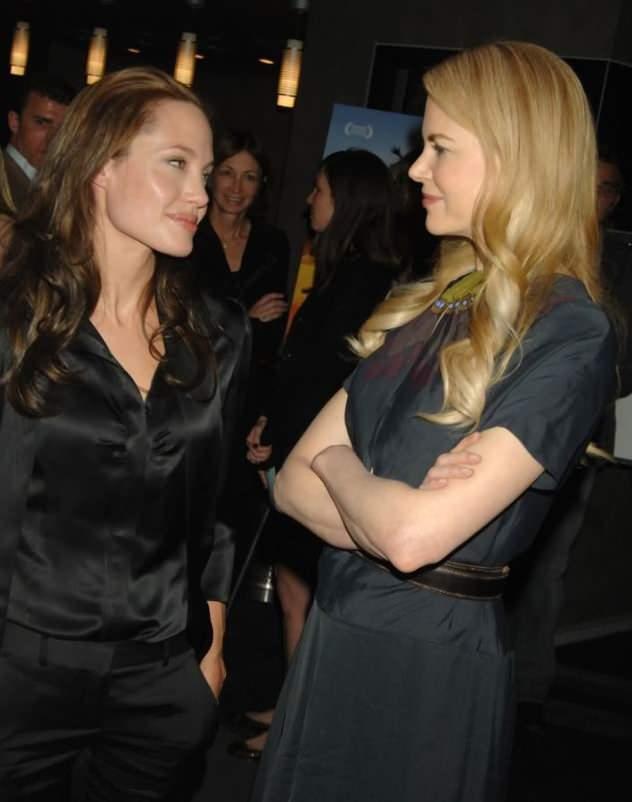 <p><span style="color:#A52A2A"><strong>ANGELİNA ROL&Uuml; KAYBETTİĞİ İ&Ccedil;İN &Ccedil;İLEDEN &Ccedil;IKTI</strong></span></p>

<p><strong>&Ccedil;ok konuşulan rol&uuml; uzun zamandır oynamak istediği oraya &ccedil;ıkan Angelina Jolie &ccedil;ılgına d&ouml;nd&uuml;. Kidman'a rol&uuml; kaptıran Jolie 'Benden &ccedil;aldı' diyerek &ouml;fke kustu.</strong></p>
