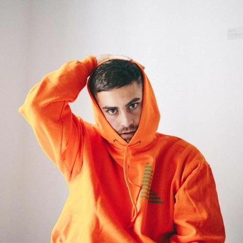 <p><strong>İspanyol rap d&uuml;nyasının tanınan ismi <span style="color:#B22222">Delaossa</span>, Madrid'de verdiği konser sırasından talihsiz bir olay yaşadı.</strong></p>
