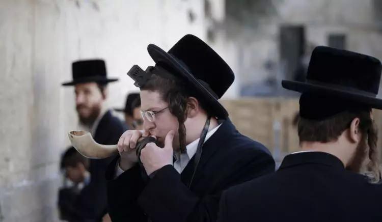 <p><span style="color:inherit">İsrail'i fonlayarak d&uuml;nyadaki huzurun bozulmasına neden olan Yahudiler ortaya &ccedil;ıktı. Peki bu listeye g&ouml;re d&uuml;nyanın en zengin Yahudileri kimler?&nbsp;<span style="color:rgb(178, 34, 34)">​</span></span></p>

<p>&nbsp;</p>
