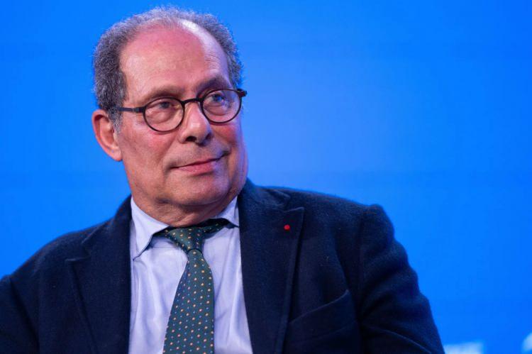 <p><strong><span style="color:rgb(178, 34, 34)">46)&nbsp; THIERRY DASSAULT</span>&nbsp;| 9 MİLYAR DOLAR&nbsp;</strong></p>

<p>&nbsp;</p>

<p>Dassault ailesinin &ouml;nde gelen temsilcilerinden Thierry Dassault, Fransa&rsquo;nın en zengin iş insanları arasında yer alıyor. Servetinin b&uuml;y&uuml;k kısmı havacılık, savunma sanayii ve teknoloji yatırımlarından geliyor.</p>
