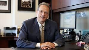 <p><strong><span style="color:rgb(178, 34, 34)">23)&nbsp; HENRY SAMUELI&nbsp;</span>| 19,7 MİLYAR DOLAR</strong></p>

<p>&nbsp;</p>

<p>Henry Samueli, Broadcom&rsquo;un kurucu ortağı olarak teknoloji ve yarı iletken sekt&ouml;r&uuml;nde &ouml;ne &ccedil;ıkıyor. Serveti, &ouml;zellikle iletişim teknolojileri ve &ccedil;ip &uuml;retimindeki başarılı girişimlerinden kaynaklanıyor.</p>
