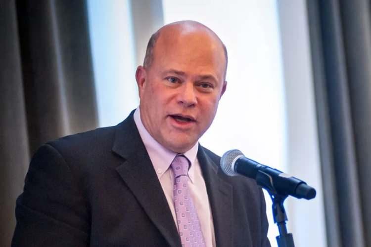 <p><strong><span style="color:rgb(178, 34, 34)">20)&nbsp; DAVID TEPPER</span>&nbsp; |&nbsp; 21,3 MİLYAR DOLAR - Yatırımcı</strong></p>

<p>&nbsp;</p>

<p>David Tepper, ABD merkezli Appaloosa Management hedge fonunun kurucusu olarak finans d&uuml;nyasında tanınıyor. Serveti, başarılı yatırım stratejileri ve riskli finansal girişimlerden elde ettiği kazan&ccedil;lardan geliyor.</p>
