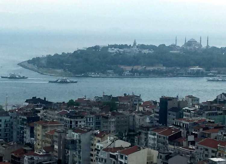 <p><span style="color:#B22222"><strong>-ZEYTİNBURNU</strong></span>: 73.706 TL/m2</p>

<p><span style="color:#B22222"><strong>-ŞİŞLİ:</strong></span> 72.471 TL/m2</p>
