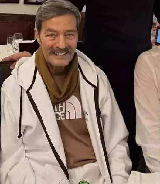 <p><strong>Kritik tedavinin ardından v&uuml;cudunun hareket kabiliyetini yeniden kazanmak i&ccedil;in &Ccedil;amlıca'da bir merkezde fizik tedavi g&ouml;ren ve yoğun bir program uygulayan İnanır'ın durumu sevenlerini endişelendiriyor.</strong></p>
