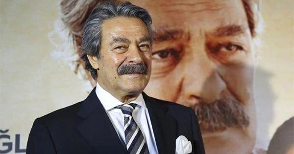 <p><strong>T&uuml;rk sinemasının unutulmaz ismi Kadir İnanır, 2024 yılında beynine &uuml;&ccedil;&uuml;nc&uuml; kez pıhtı atması nedeniyle bilinci kapalı şekilde hastaneye kaldırılmış ve yoğun bakımda yaklaşık d&ouml;rt aylık kritik tedavi s&uuml;recinin ardından taburcu edilmişti.</strong></p>
