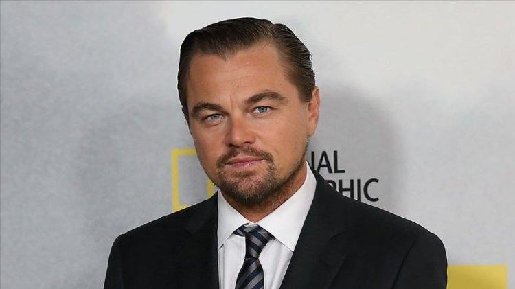 <p><span style="color:#B22222"><strong>&nbsp;LEONARDO DİCAPRİO</strong></span></p>
