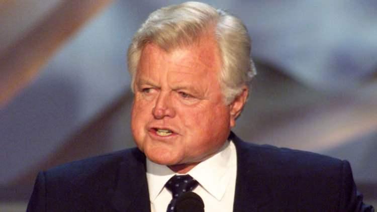 <p><strong><span style="color:#B22222">TED KENNEDY</span>&nbsp; |&nbsp;&nbsp;</strong>Eski Amerika Birleşik Devletleri Senat&ouml;r&uuml;</p>

<p>&nbsp;</p>
