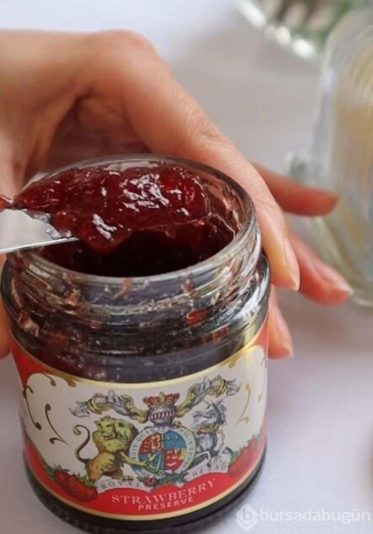 <p><strong>S&ouml;z konusu iddialar markanın ticari geleceğine ilişkin soru işaretleri uyandırırken Meghan Markle&rsquo;a yakın kaynaklardan beklenen a&ccedil;ıklama geldi. Yapılan a&ccedil;ıklamada; stokların yeni &uuml;lke lansmanları i&ccedil;in hazırlandığı ve satışların beklentilerin &uuml;zerinde olduğu belirtildi.</strong></p>
