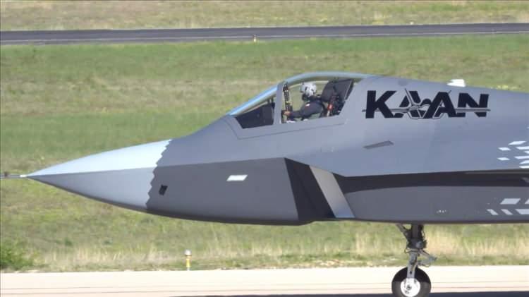 <p>Daha etkin, hızlı ve kapsamlı şekilde &uuml;r&uuml;nlerini nasıl tanıtabileceklerini değerlendirdiklerini dile getiren Demiroğlu, ortaya b&ouml;yle bir konsept &ccedil;ıktığını belirtti. Demiroğlu, ş&ouml;yle konuştu:</p>

<p>&nbsp;</p>
