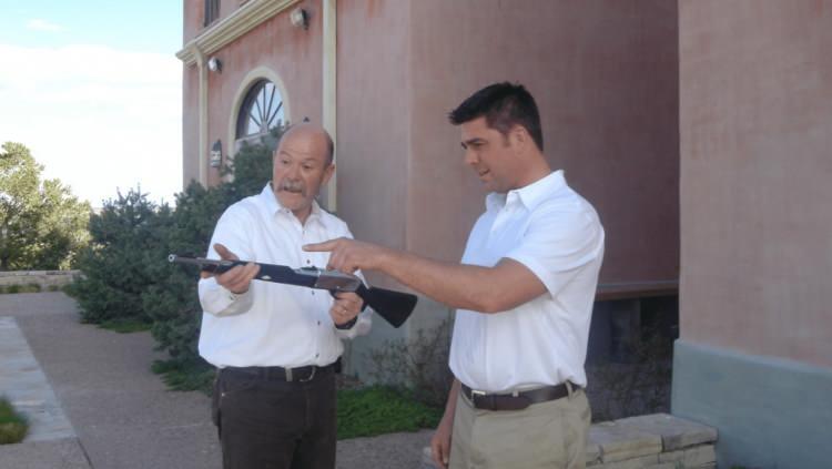 <p><strong><span style="color:#B22222">BRICE GORDON&nbsp;</span> |&nbsp; TEKNİK PERSONEL</strong></p>

<p>&nbsp;</p>

<p>Zorro &Ccedil;iftliği'nde on yedi yıl &ccedil;alışan eski bir &ccedil;alışan.</p>
