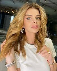 <p><strong>Pelin Karahan, yeni projesi "Ka&ccedil; Para Bi F&ouml;n" isimli tiyatro oyunuyla uzun bir aranın ardından oyunculuk kariyerine geri d&ouml;nd&uuml;.</strong></p>
