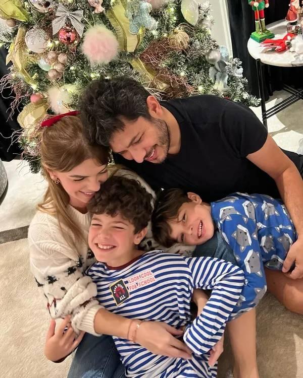 <p><strong>2014 yılında Bedri G&uuml;ntay ile nikah masasına oturan Pelin Karahan'ın&nbsp; bu evlilikten Ali Demir ve Can Ey&uuml;p adında iki oğlu oldu.</strong></p>
